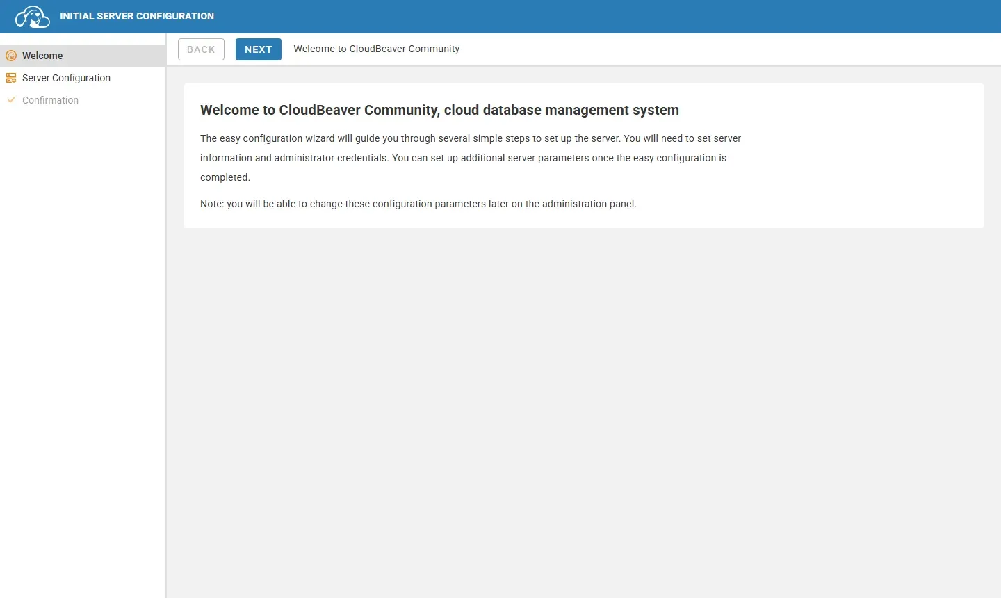 شاشة INITIAL SERVER CONFIGURATION في CloudBeaver بخطوات Welcome وServer Configuration وConfirmation، ونص يقول إن المعالج سيطلب معلومات السيرفر وبيانات دخول المدير