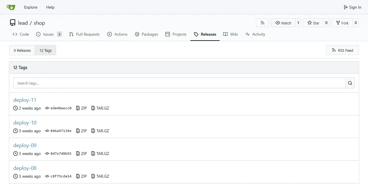 صفحة Releases في مستودع lead/shop في Gitea وفيها 12 وسماً من deploy-11 إلى deploy-05 ظاهرة، ولكل وسم ال commit الخاص به