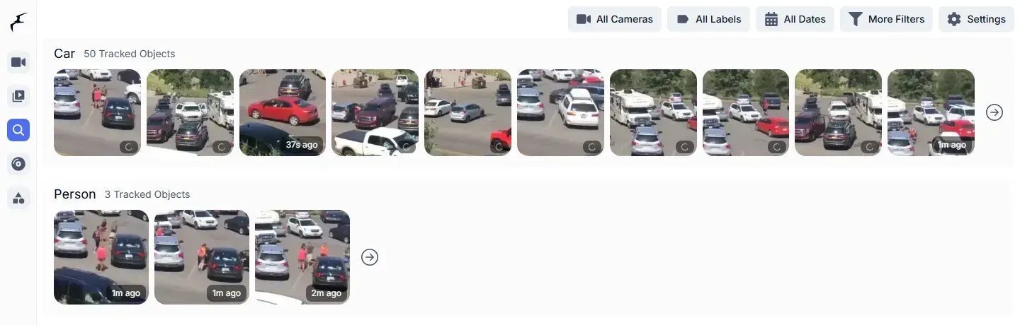 صفحة Explore في Frigate، فيها صف بعنوان Car و50 جسماً متتبعاً بصور مصغرة لسيارات مختلفة من موقف السيارات، وتحته صف بعنوان Person و3 أجسام بصور لأشخاص يمشون بين السيارات