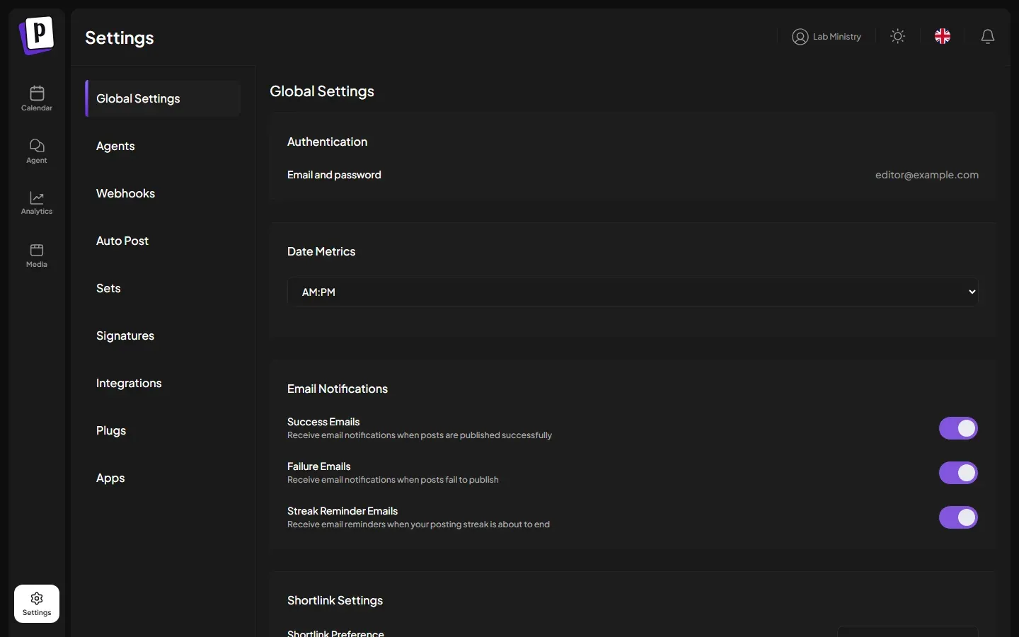 صفحة Settings عند المحرر داخل Lab Ministry، والقائمة الجانبية فيها Global Settings وAgents وWebhooks وAuto Post وSets وSignatures وIntegrations وPlugs وApps، ولا يوجد فيها تبويب Teams