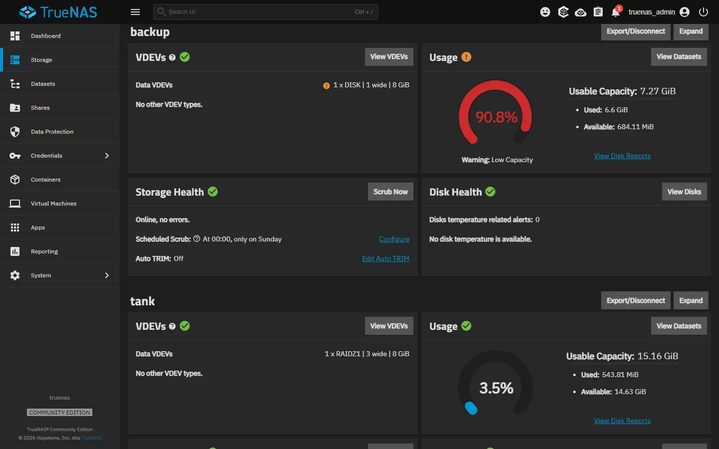 بطاقات ال Pool اسمه backup: VDEVs فيها 1 x DISK | 1 wide | 8 GiB مع علامة تحذير برتقالية، وUsage بمؤشر أحمر 90.8% وتحته Warning: Low Capacity وUsable Capacity: 7.27 GiB وUsed: 6.6 GiB وAvailable: 684.11 MiB، وتحتها ال Pool اسمه tank بنسبة 3.5%