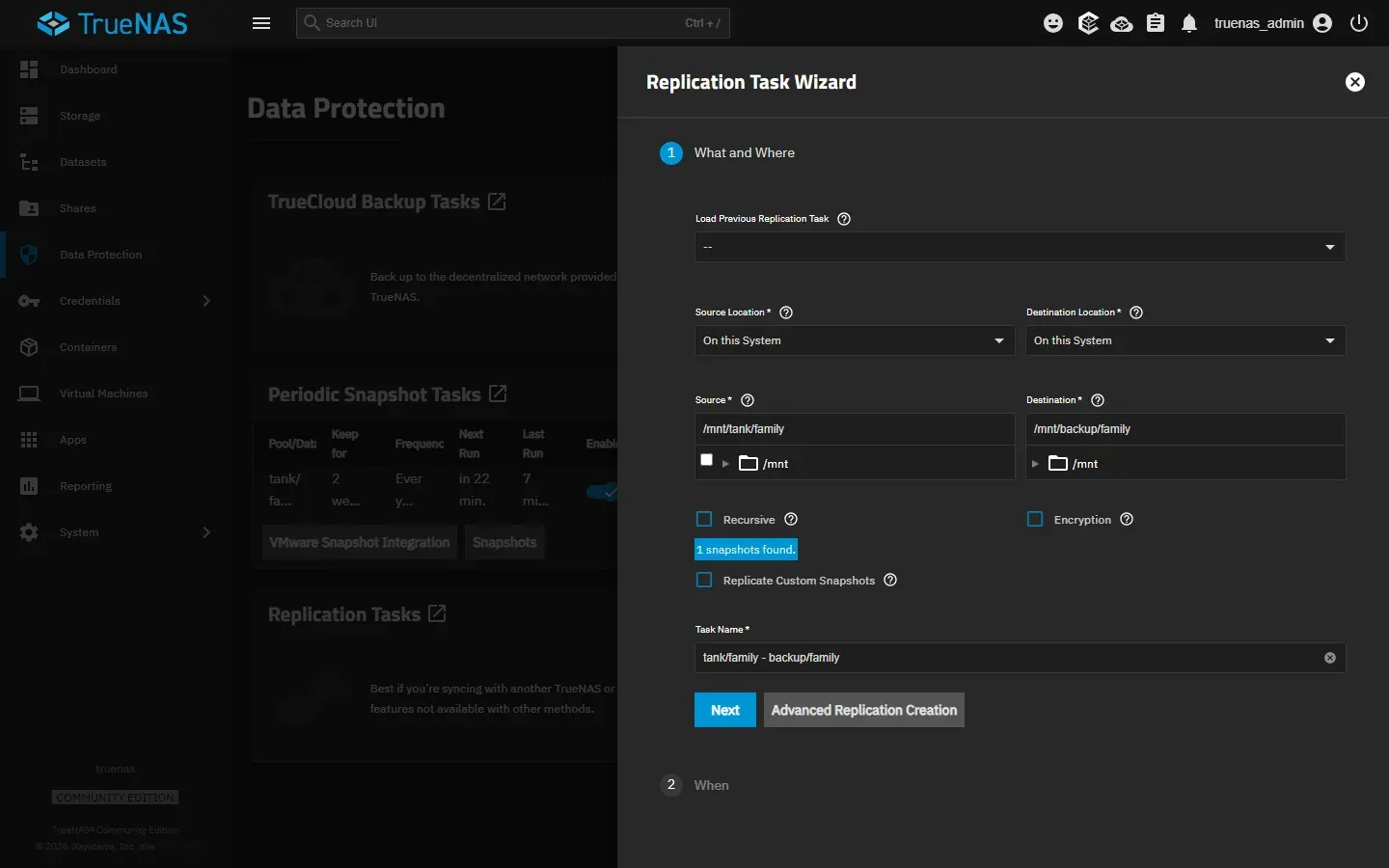 الخطوة What and Where في معالج النسخ المتماثل: Source Location وDestination Location بقيمة On this System، وSource بقيمة /mnt/tank/family، وDestination بقيمة /mnt/backup/family، ورسالة 1 snapshots found، وTask Name بقيمة tank/family - backup/family، وخيارات Recursive وEncryption وReplicate Custom Snapshots غير مفعلة